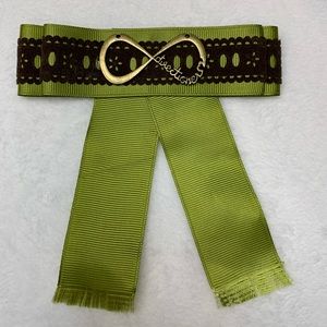 Green and brown brooch